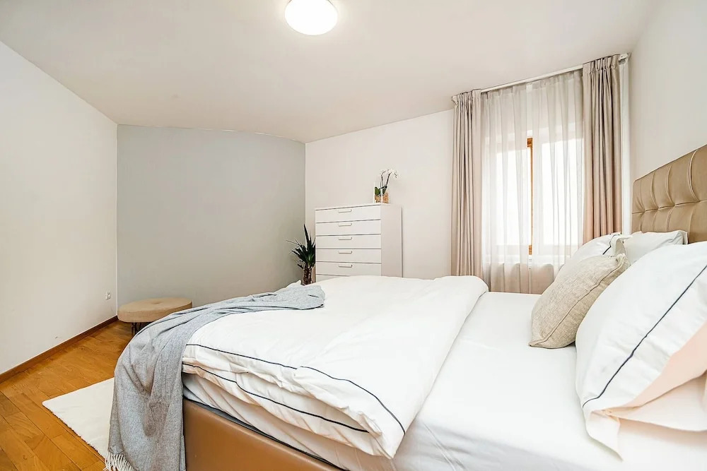 Lavish And Chic Duplex Apartment for Families and Couples