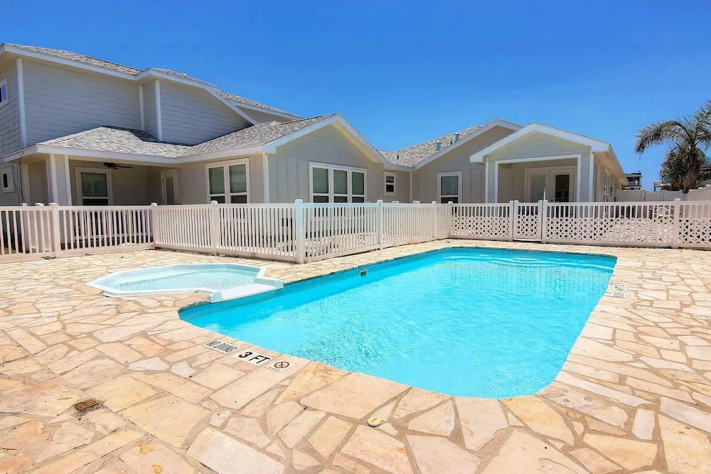 Safe Harbor - 3 Br Townhouse