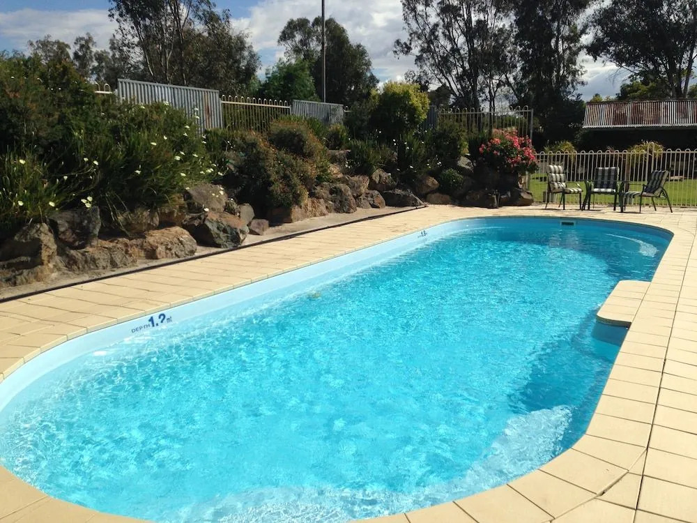 Tuckerbox Motor Inn