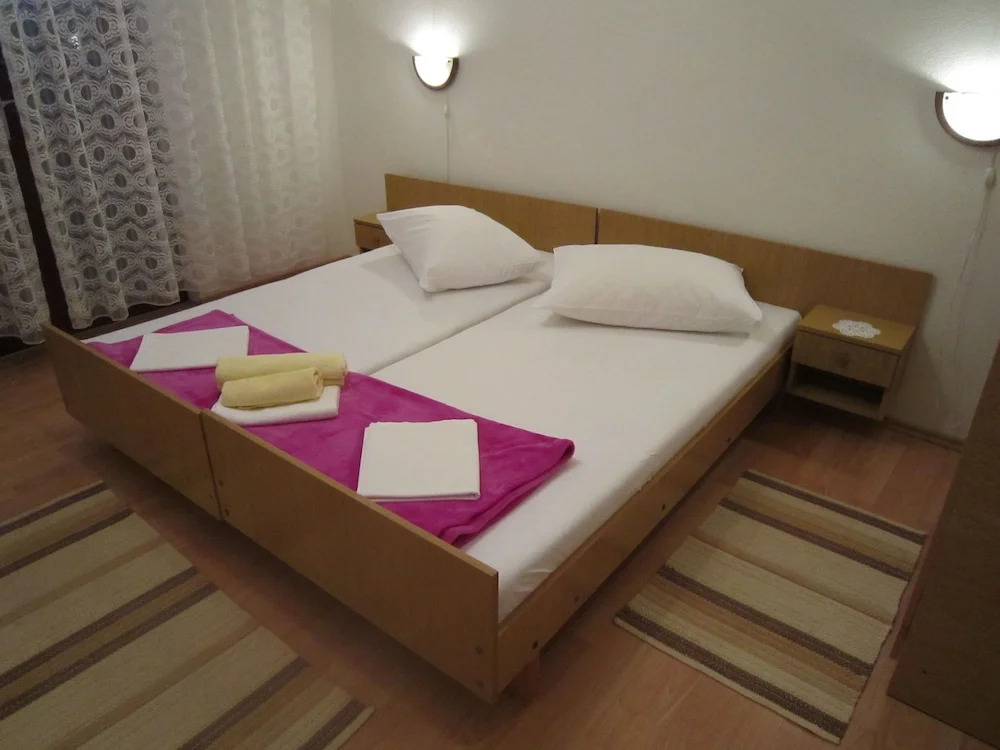 Seaview Apartment in Dalmatia With Balcony
