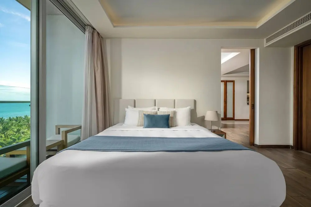Exclusive 120sqm 2bdr Corner Suite Rooftop Pool