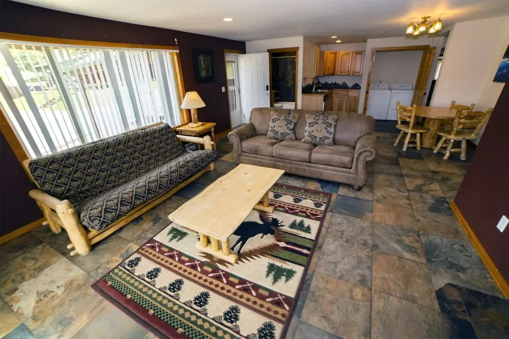Rocky Mountain Retreat 1A- 4 bedroom/3 bath with personal hot tub offers Panoramic Mountain Views 4 Cabin