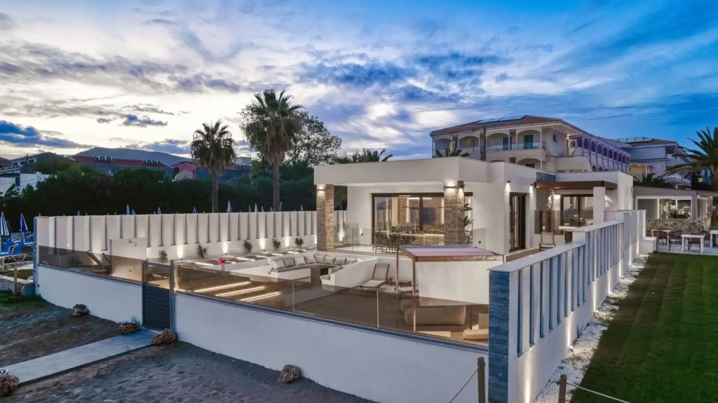 Villa V Beach Villa, All Inclusive Board, by ZanteWize