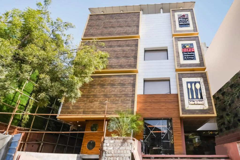 Hotel Golden - I