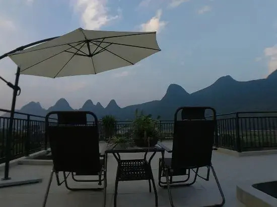 Xingyi Mountain Breeze Inn