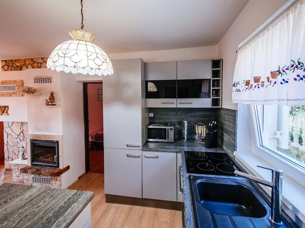 Beautiful Holiday Home With Private Pool, Nice Garden With Relax Area, Taverne