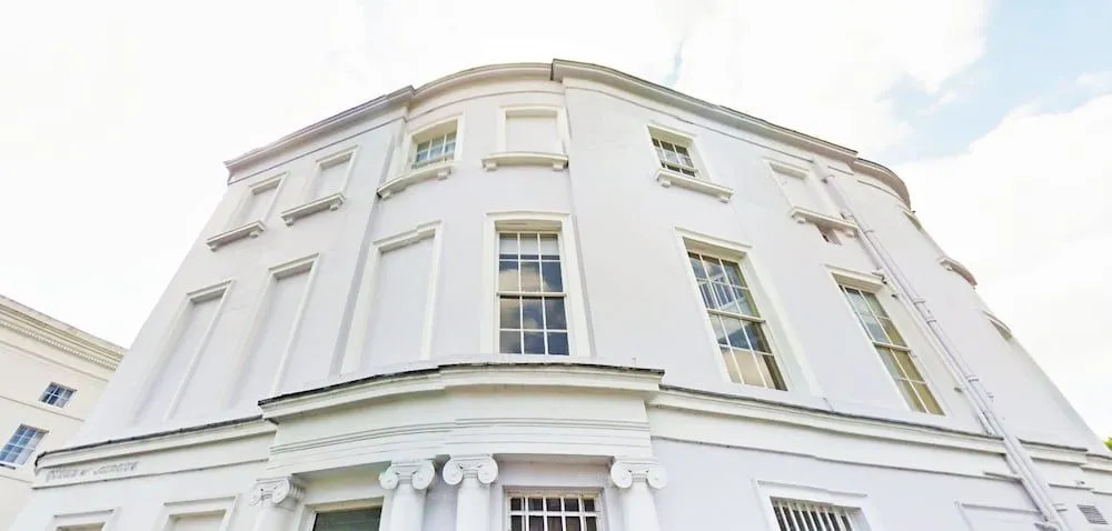Luxury Apartments - Queen Circus