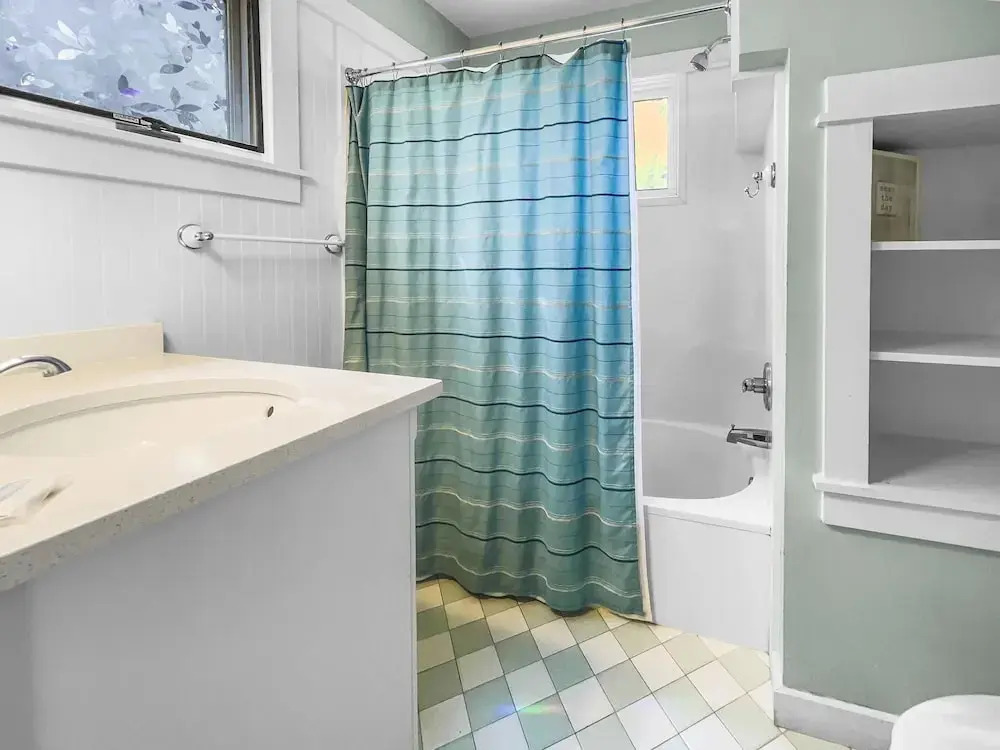 Waves 1 Bedroom Cottage by RedAwning