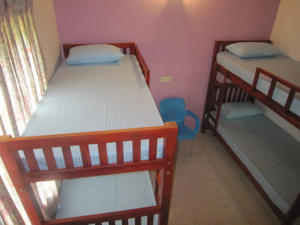 Ceylon Hostel - Colombo Int Airport