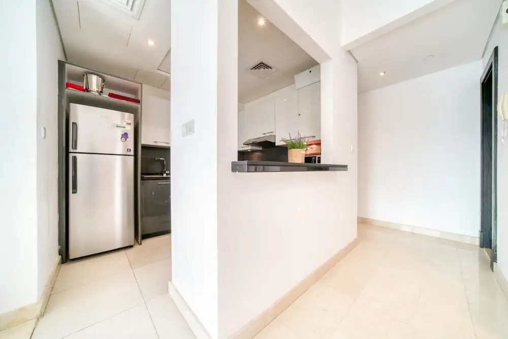 Big Bright Luxury Marina View Apt Near Beach