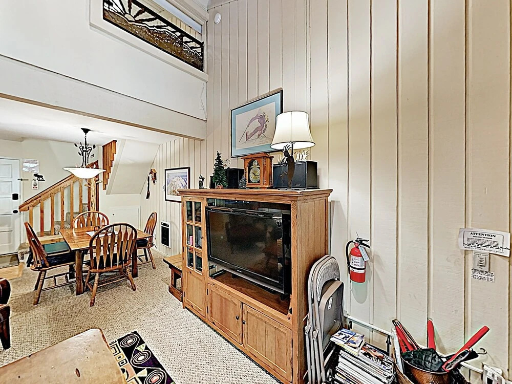 Mt. W/ Sleep Number Beds - Walk To Slopes 2 Bedroom Condo