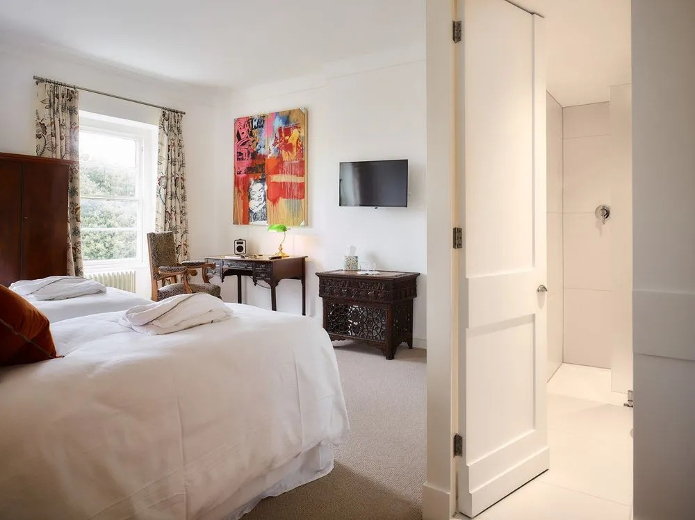 4 Berkeley Square I Boutique Apartments