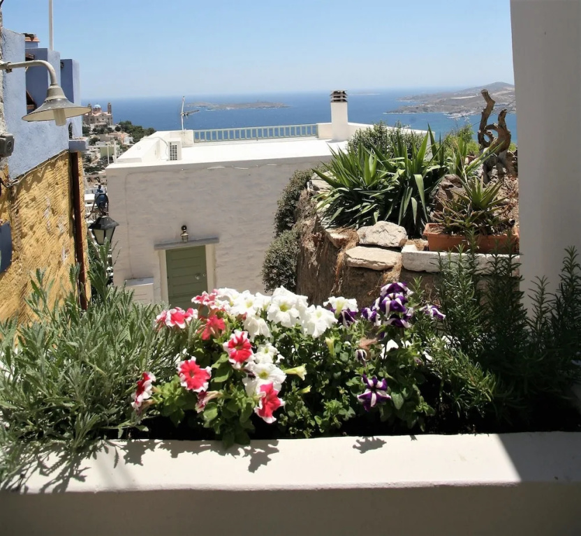 Apartment With one Bedroom in Ano Syros, With Wonderful sea View, Furnished Terrace and Wifi - Near the Beach
