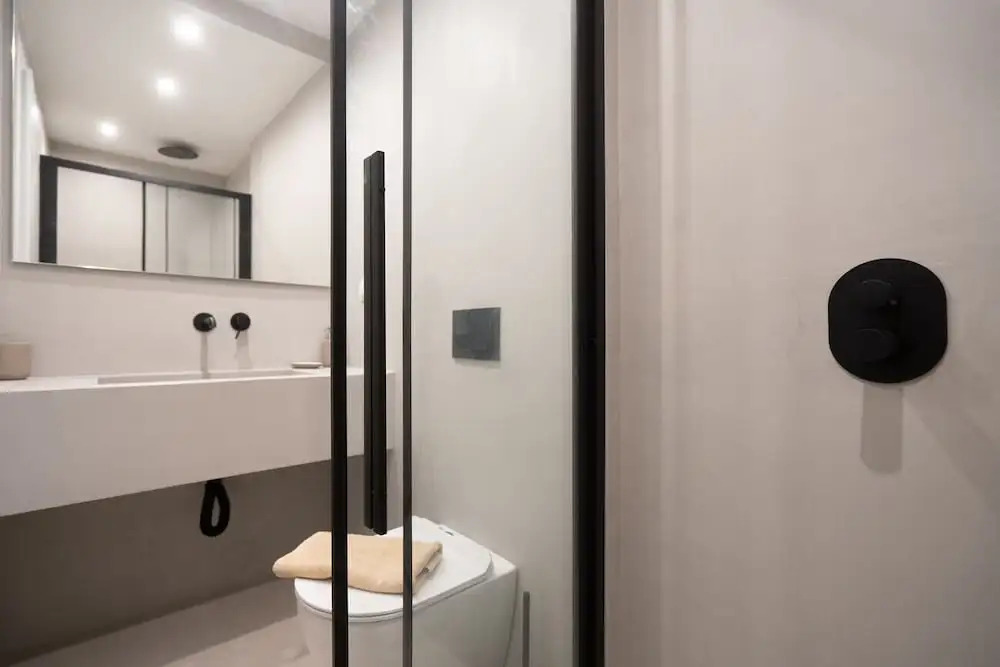 LIV - Deluxe 2BD Apartment in Athens