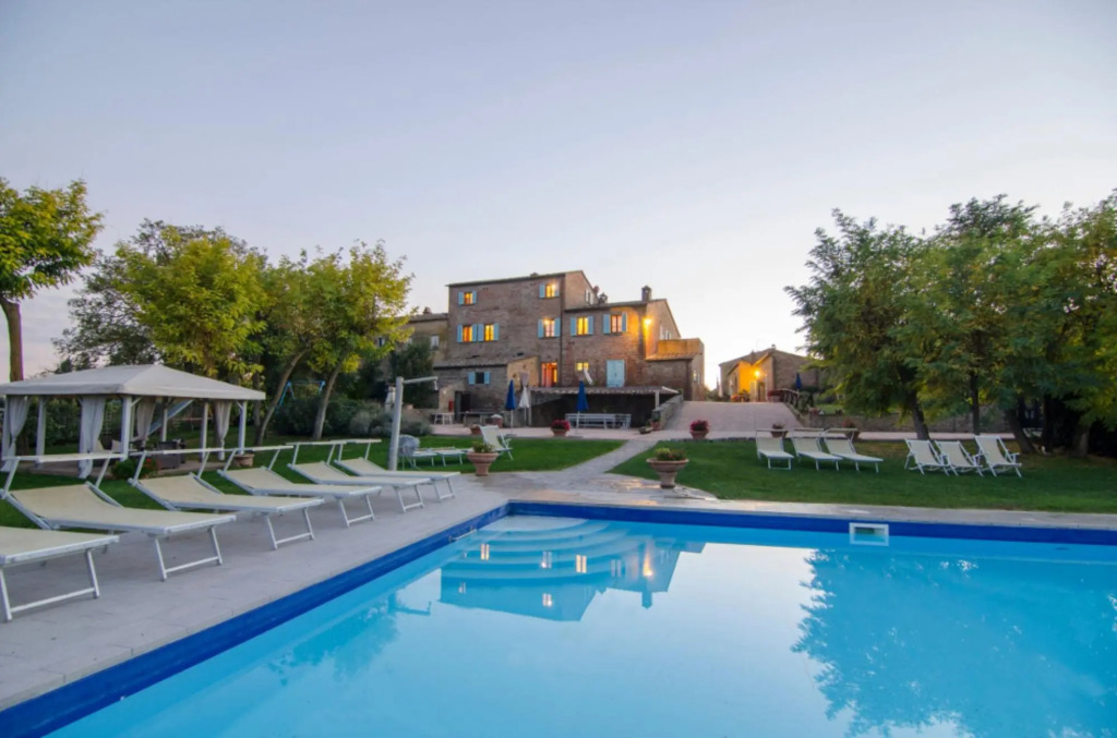 Indipendent Residence for 24 Guests Composed of 7 Apartaments Pool-fattoria GLI Ziri
