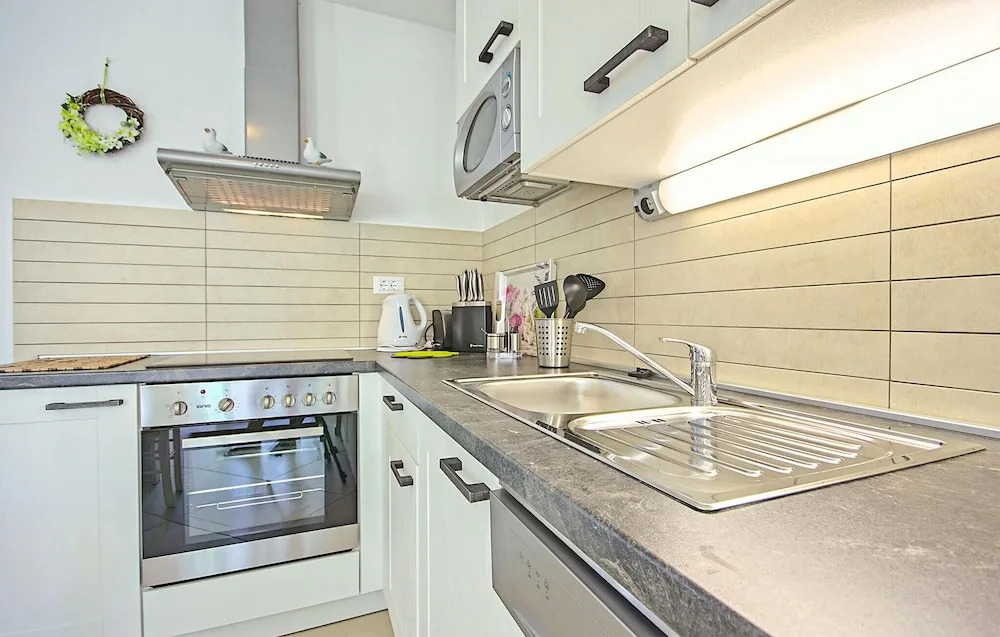 Stunning Home in Liznjan With 3 Bedrooms, Wifi and Outdoor Swimming Pool