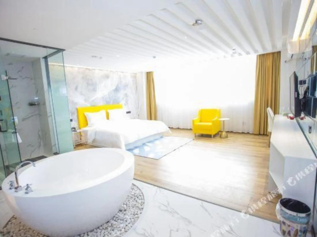 Deep Blue Art Hotel