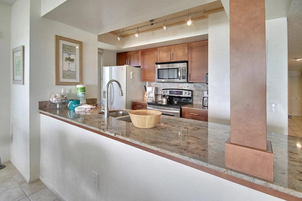 Land's End 307 Building 11 End Unit/direct Beachfront!