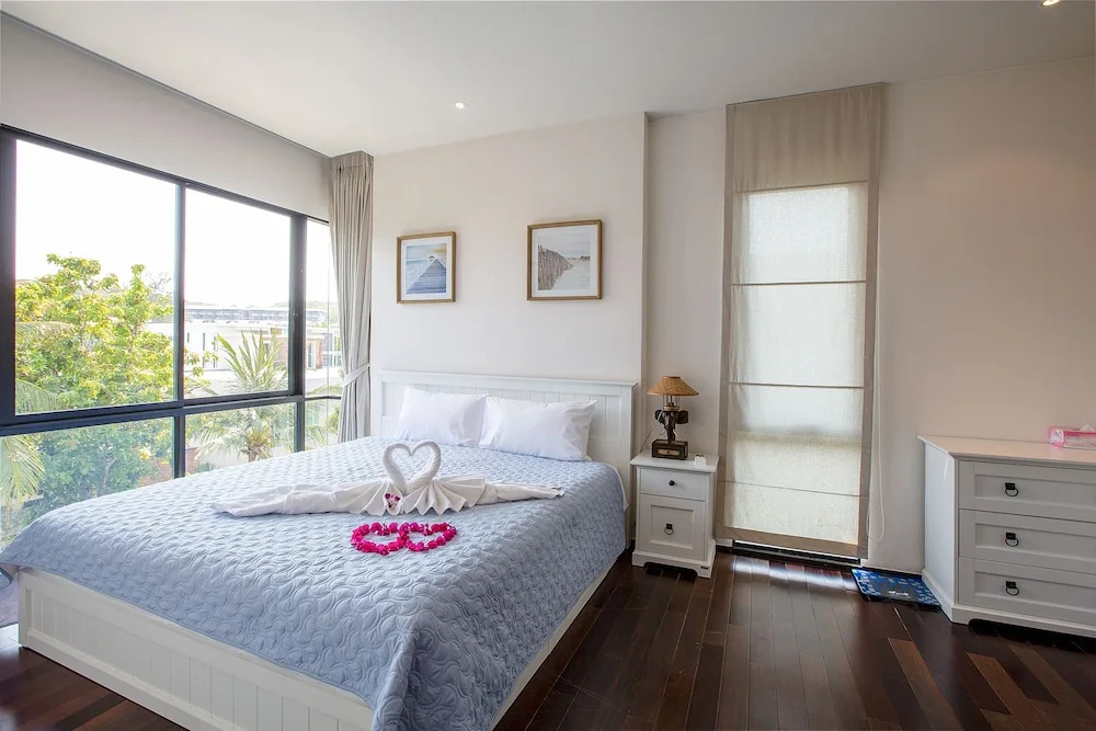 Suite Enu by TropicLook