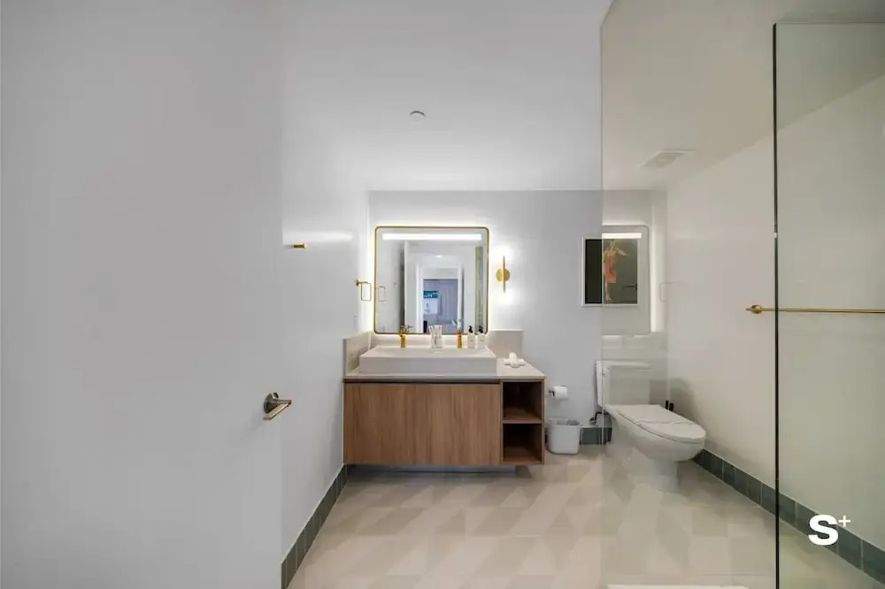 City Luxe Retreat Modern 2-BR