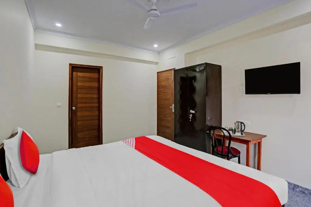 Flagship Unicorn Rooms Near Omaxe Celebration Mall