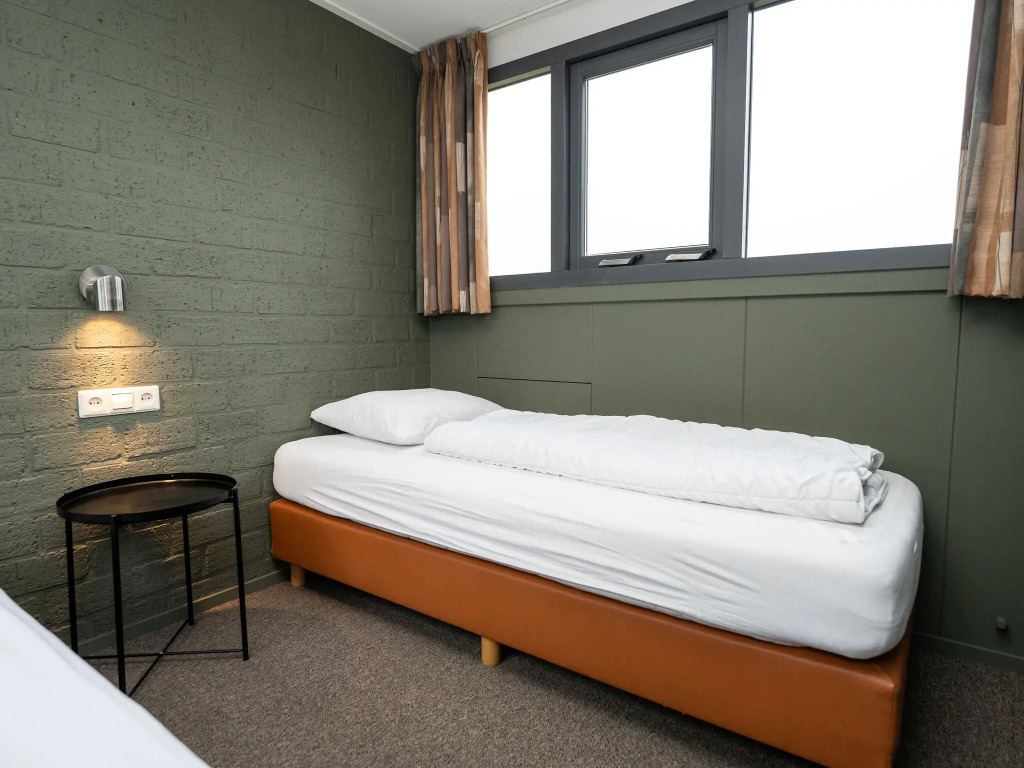 Atmospheric holiday home with WiFi in a holiday park located on Texel