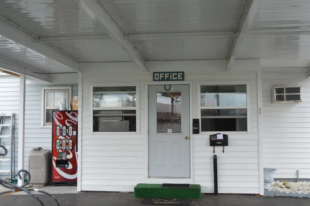 Great Lakes Motel