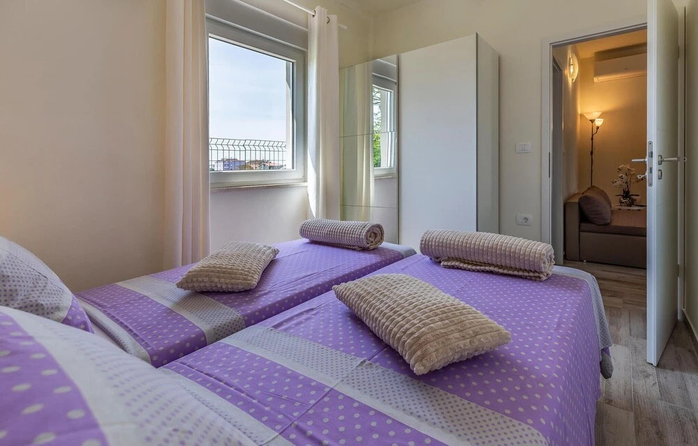 Awesome Apartment in Valbandon With Wifi and 2 Bedrooms