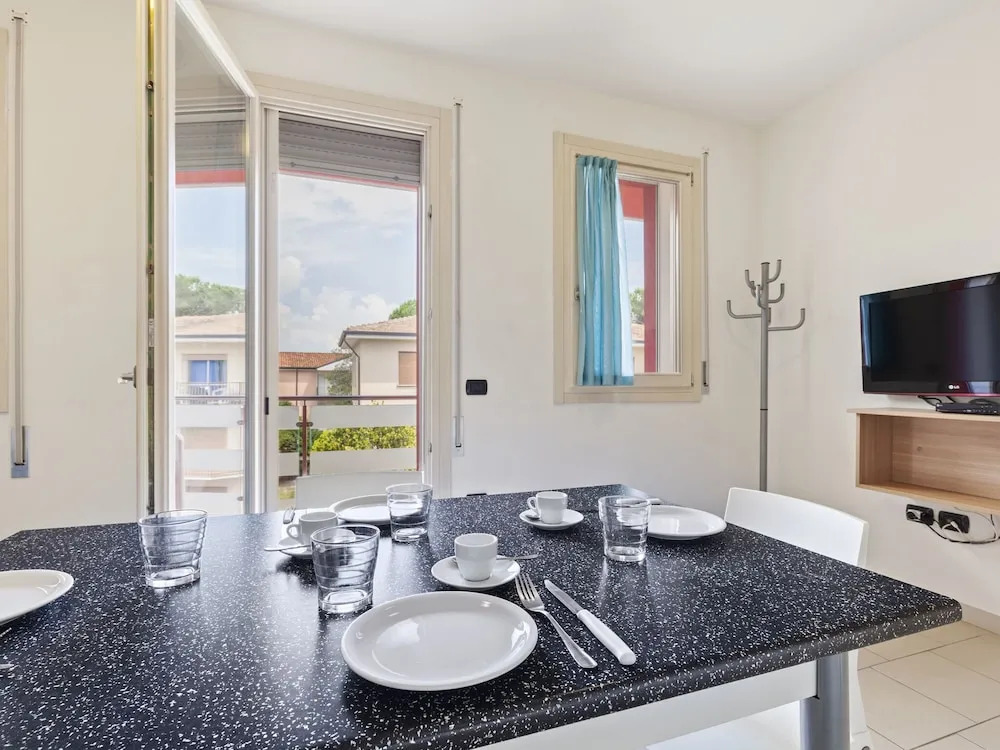 Spacious Apartment in Rosolina Mare near Beach