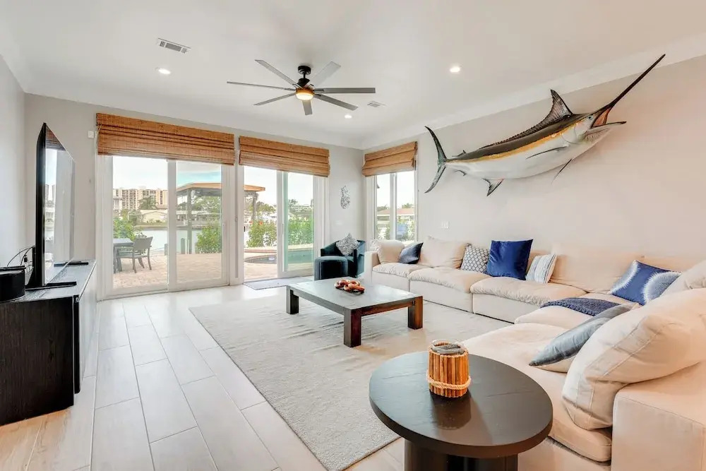 Walkable Waterfront Paradise: Home in Clearwater!