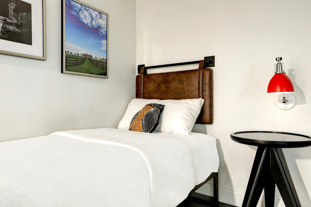 Elwood Hotel & Suites