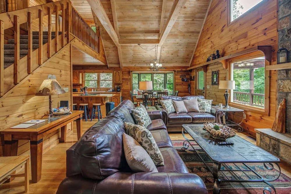 Bear Track Falls Retreat Mtn. Getaway!