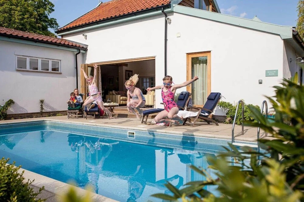 Secluded country house gem with swimming pool & tennis court