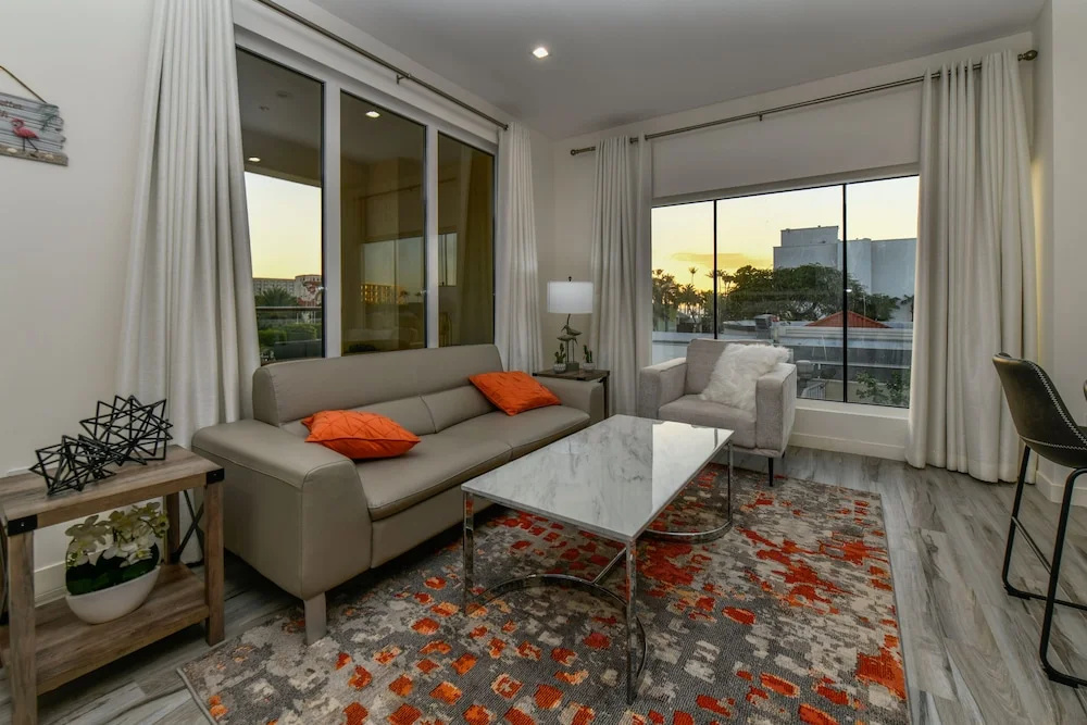 Luxury 2-bedroom Condo Right on the Strip in Palm Beach