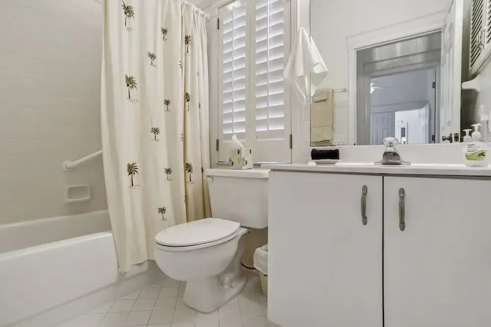Relaxed Tropical Retreat 5 Miles To Beach 3 Bedroom Home