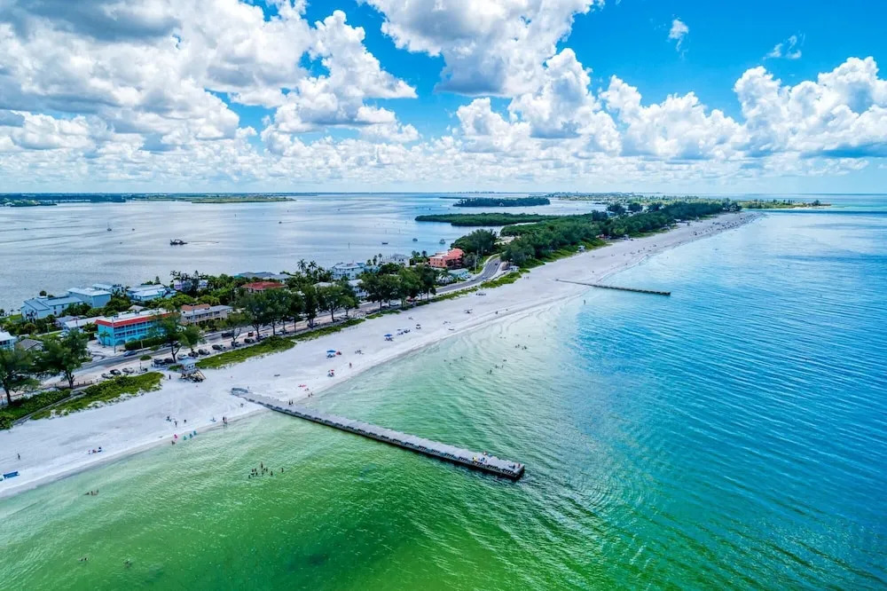 Cottage Haven-One Minute Walk To The Beach-Private Yards-Keyless Locks