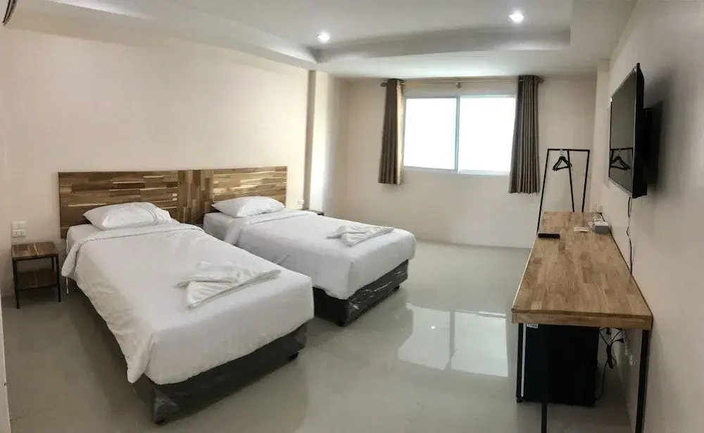 Tonggrila Patong Hostel - Adults Only