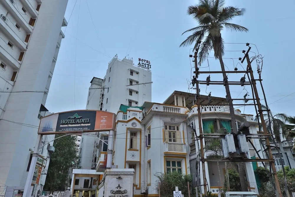 OYO 43699 Hotel Aditi