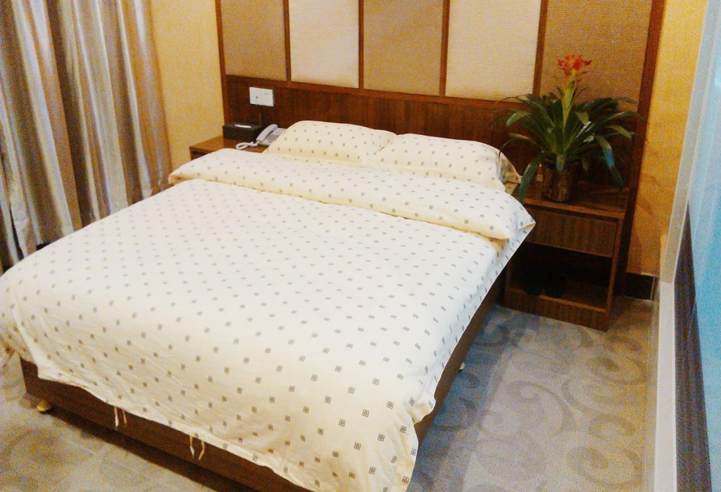 Heyuan Business Hotel
