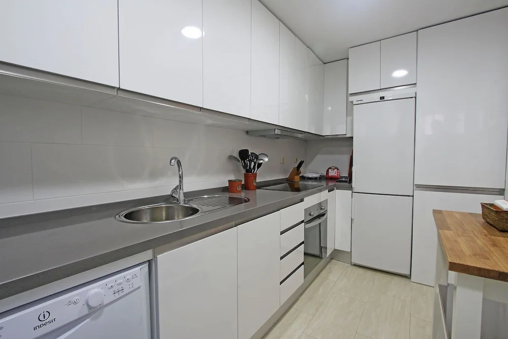 1152 Beachfront 2 Family Apartments 6 Bedr. Sleeps 15