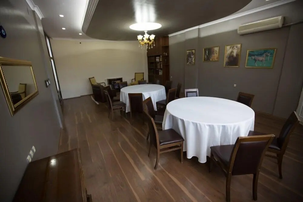 Grand Astra Hotel