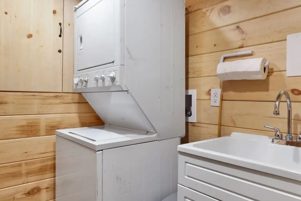 2056-top Notch Lodge 3 Bedroom Home by RedAwning