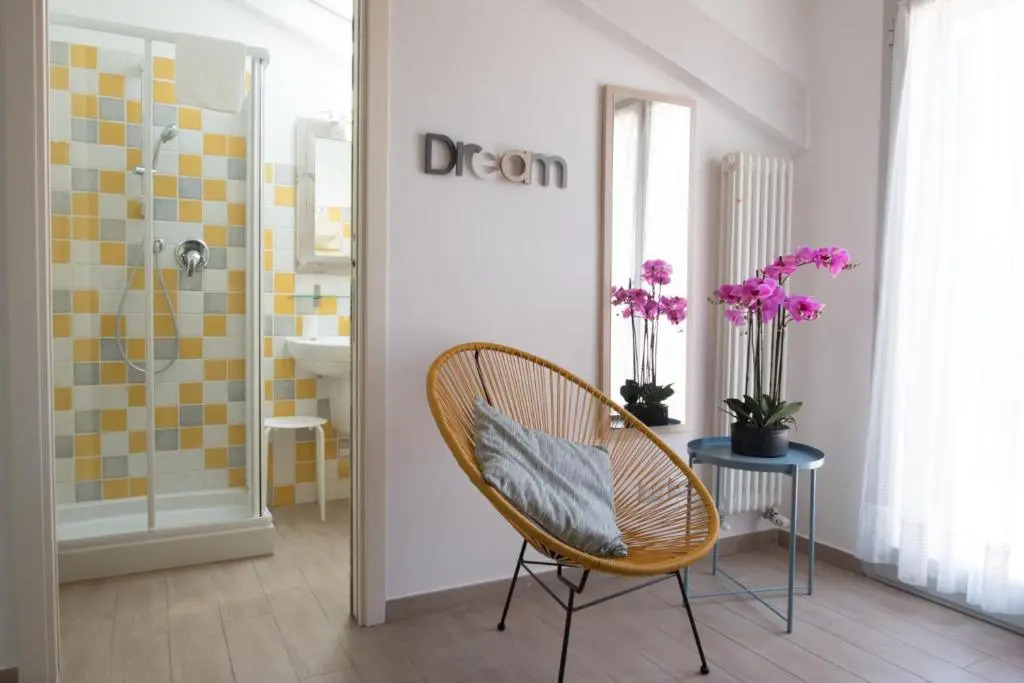 Dante 8 Apartments