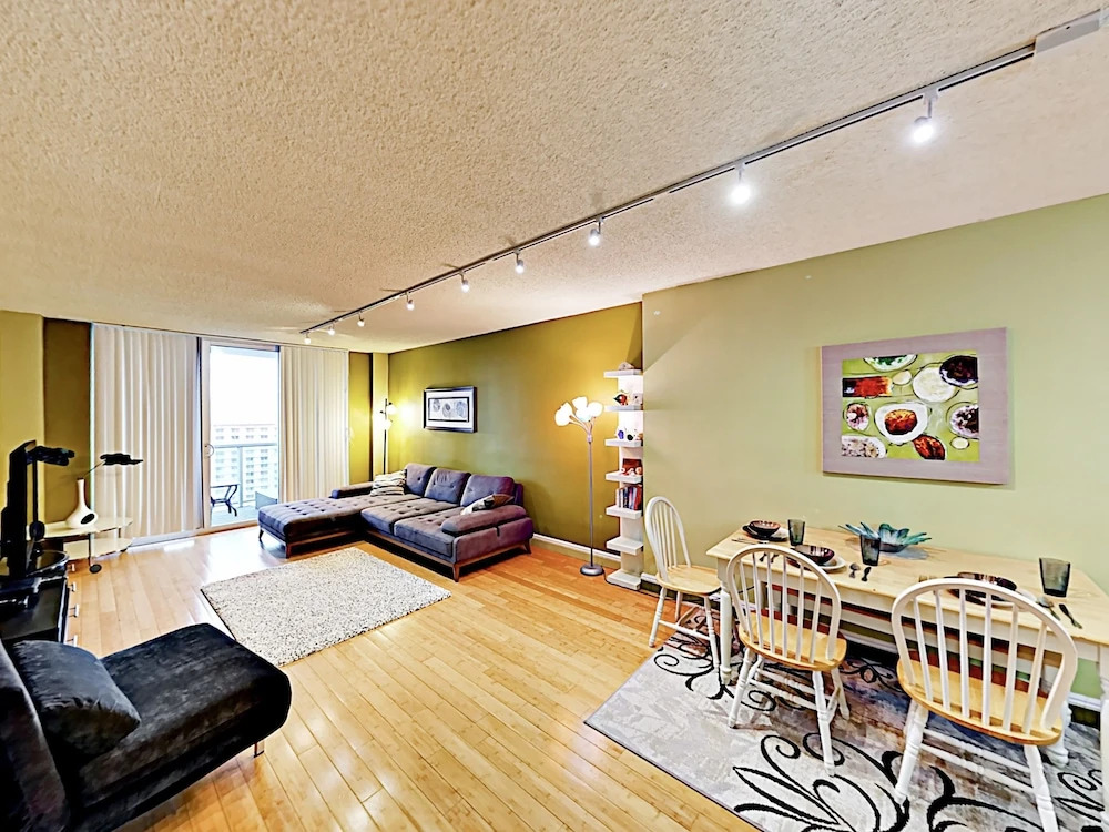 New Listing! Oceanview W/ Pool & Balcony 1 Bedroom Condo