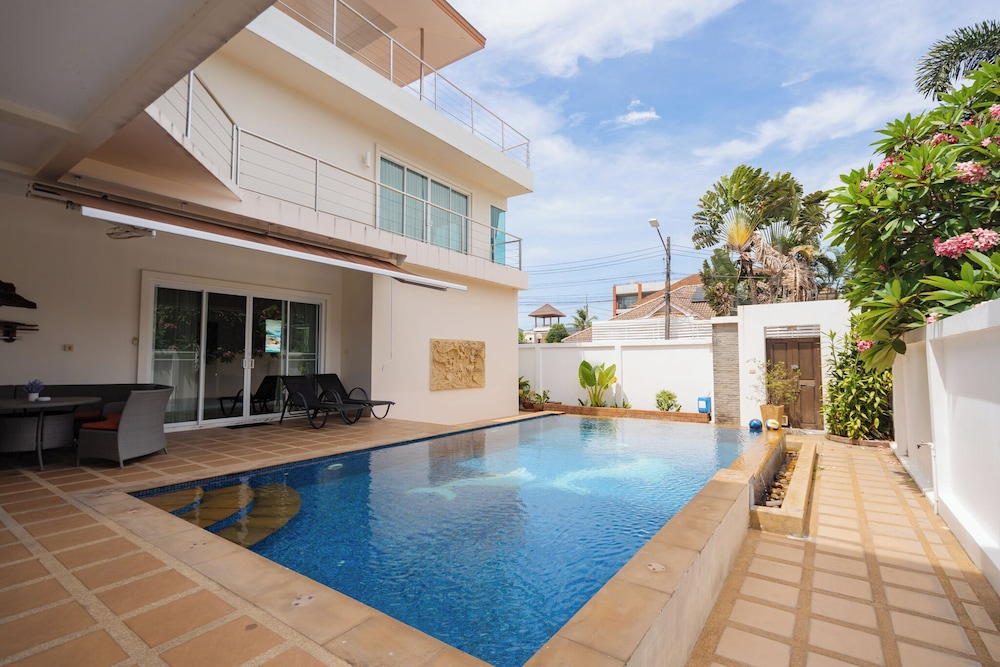 86 68 Rawai Bliss 5BR 6BR Private Pool Villa