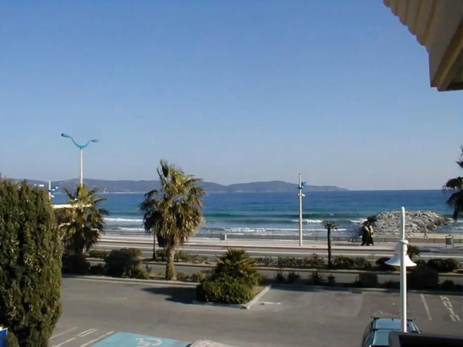2 Piéces Clim Face a la plage vue Mer