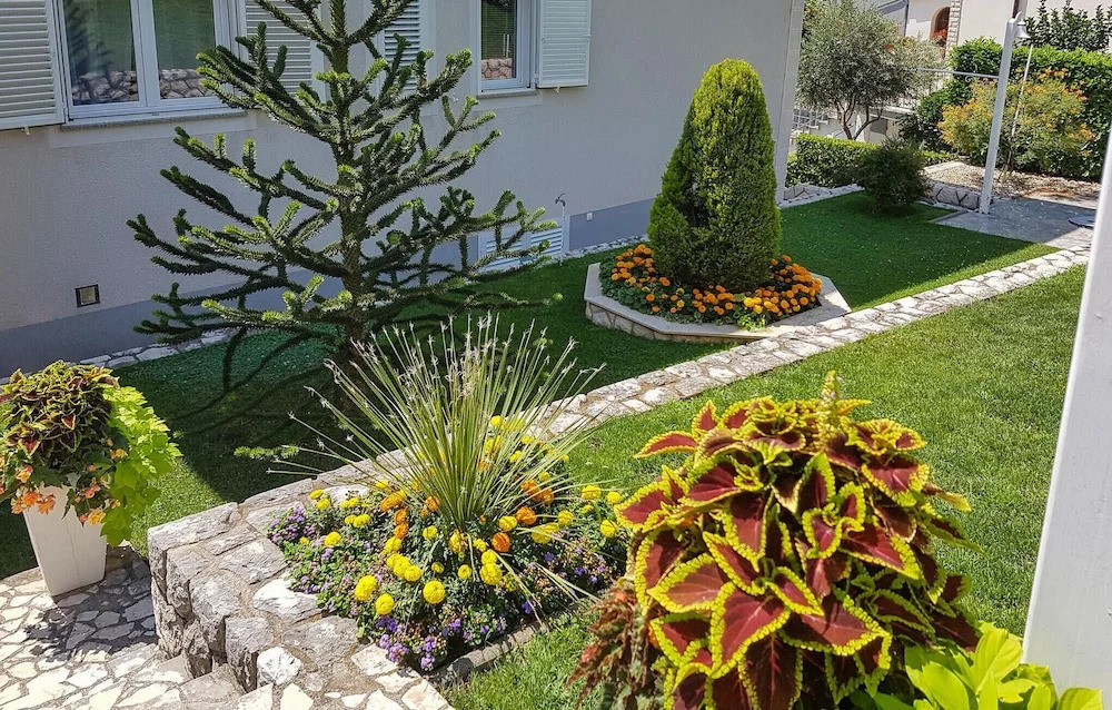 Amazing Home in Dramalj With Wifi and 3 Bedrooms
