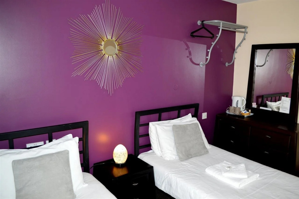 GO2 Gloucester Hotel by OYO
