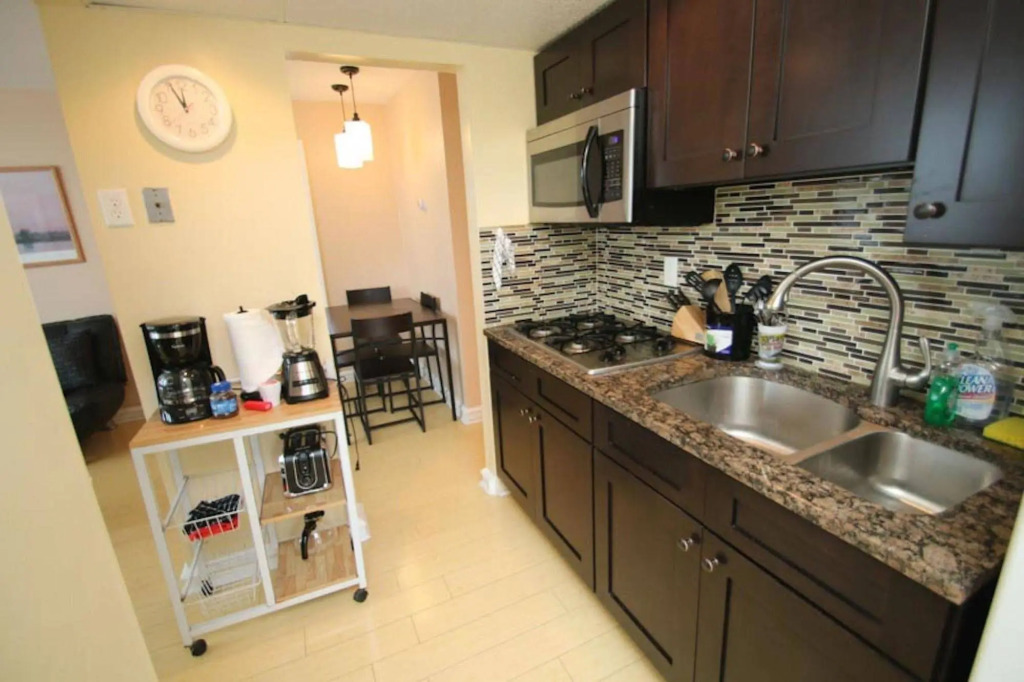 Renaissance Properties - 2135 Walnut