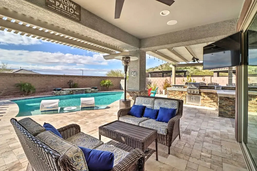 Heated Pool + Putting Green: Goodyear Retreat